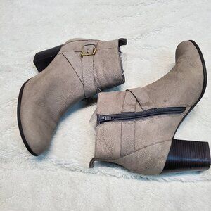 Cole Haan Gray Leather Buckle Office Preppy Dressy Cute‎ Heeled Ankle Boots 9 B